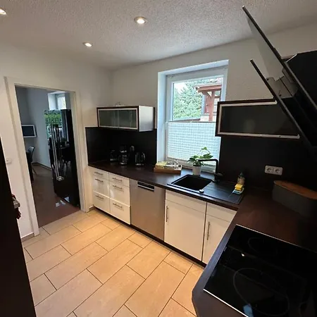 Stadtvilla In 7 Personen 3 Schlafzimmer 2 Baeder Garten Und Terrasse Zentral Gelegen Messe Innenstadt Seen Villa
