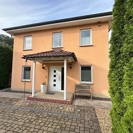 Stadtvilla In 7 Personen 3 Schlafzimmer 2 Baeder Garten Und Terrasse Zentral Gelegen Messe Innenstadt Seen * Leipzig