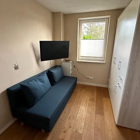 Villa Stadtvilla In 7 Personen 3 Schlafzimmer 2 Baeder Garten Und Terrasse Zentral Gelegen Messe Innenstadt Seen *