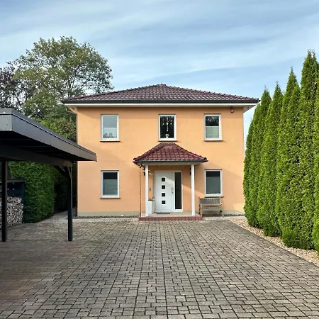 Stadtvilla In 7 Personen 3 Schlafzimmer 2 Baeder Garten Und Terrasse Zentral Gelegen Messe Innenstadt Seen Villa *