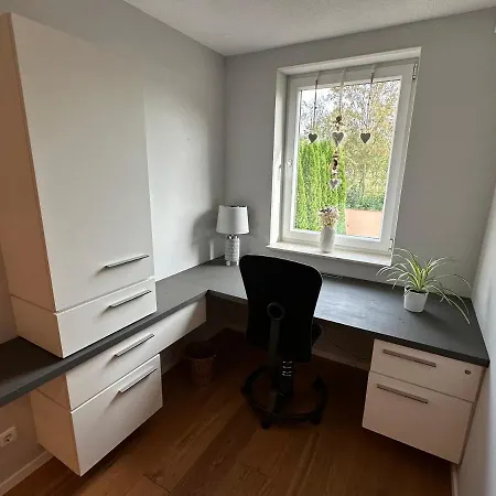 Stadtvilla In 7 Personen 3 Schlafzimmer 2 Baeder Garten Und Terrasse Zentral Gelegen Messe Innenstadt Seen Leipzig