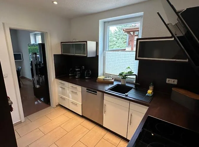 Stadtvilla In 7 Personen 3 Schlafzimmer 2 Bäder Garten Und Terrasse Zentral Gelegen Messe Innenstadt Seen Villa