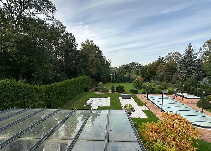 Stadtvilla In 7 Personen 3 Schlafzimmer 2 Bäder Garten Und Terrasse Zentral Gelegen Messe Innenstadt Seen *