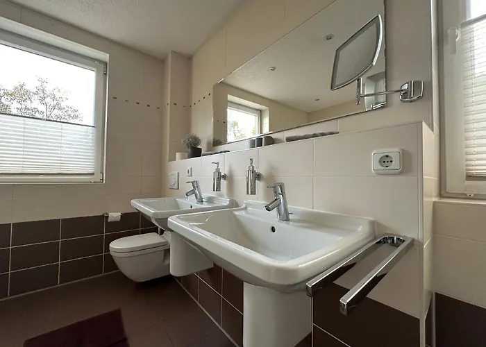 Stadtvilla In 7 Personen 3 Schlafzimmer 2 Bäder Garten Und Terrasse Zentral Gelegen Messe Innenstadt Seen Leipzig