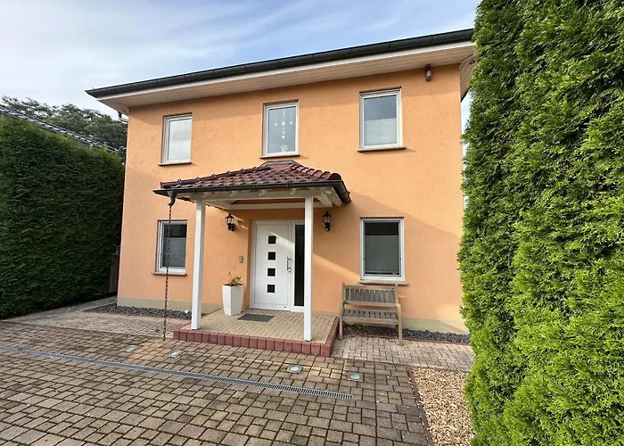 Stadtvilla In 7 Personen 3 Schlafzimmer 2 Bäder Garten Und Terrasse Zentral Gelegen Messe Innenstadt Seen * Leipzig