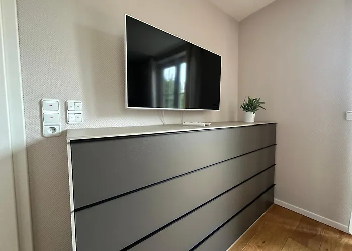 Villa Stadtvilla In 7 Personen 3 Schlafzimmer 2 Bäder Garten Und Terrasse Zentral Gelegen Messe Innenstadt Seen *