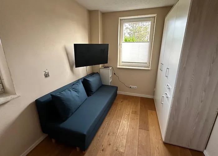 Villa Stadtvilla In 7 Personen 3 Schlafzimmer 2 Bäder Garten Und Terrasse Zentral Gelegen Messe Innenstadt Seen *