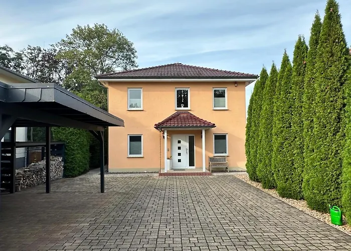 Stadtvilla In 7 Personen 3 Schlafzimmer 2 Bäder Garten Und Terrasse Zentral Gelegen Messe Innenstadt Seen Villa *