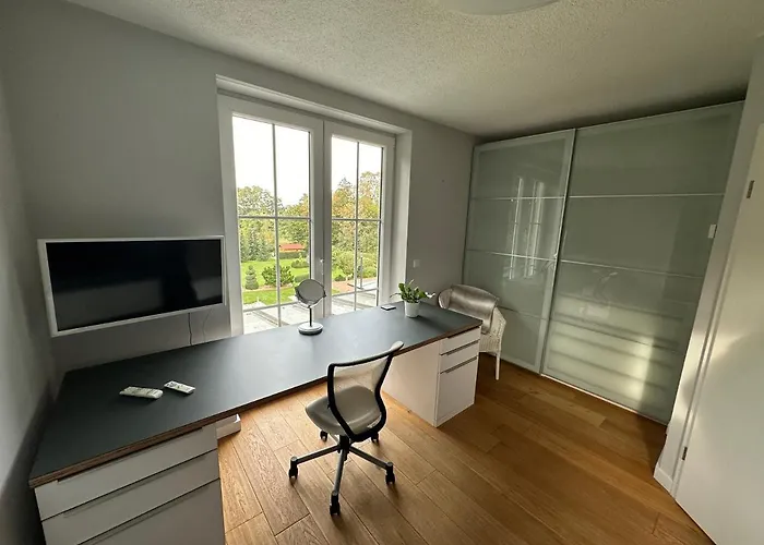 Villa Stadtvilla In 7 Personen 3 Schlafzimmer 2 Bäder Garten Und Terrasse Zentral Gelegen Messe Innenstadt Seen *