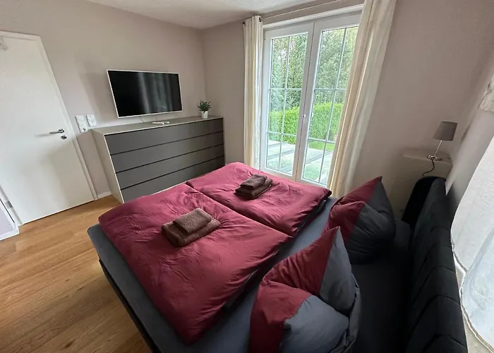 Stadtvilla In 7 Personen 3 Schlafzimmer 2 Bäder Garten Und Terrasse Zentral Gelegen Messe Innenstadt Seen Villa *