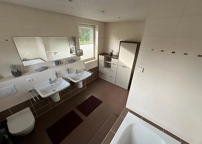 Stadtvilla In 7 Personen 3 Schlafzimmer 2 Bäder Garten Und Terrasse Zentral Gelegen Messe Innenstadt Seen Leipzig