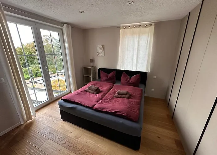 Stadtvilla In 7 Personen 3 Schlafzimmer 2 Bäder Garten Und Terrasse Zentral Gelegen Messe Innenstadt Seen Villa