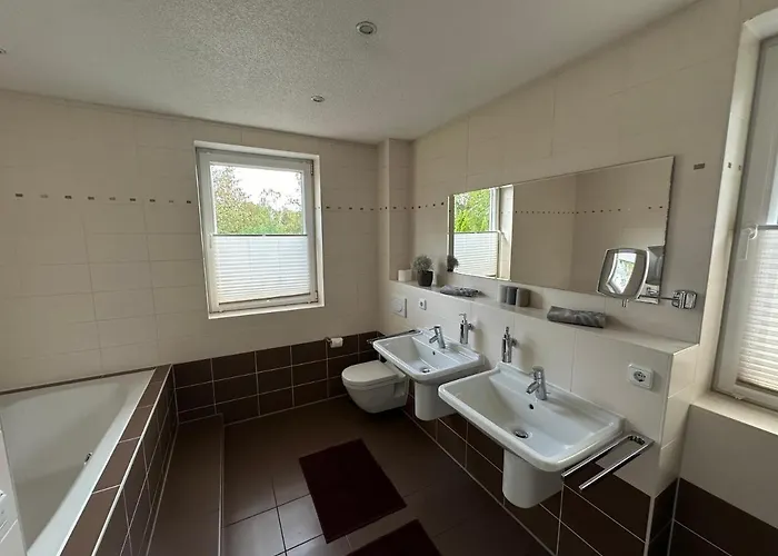 Villa Stadtvilla In 7 Personen 3 Schlafzimmer 2 Bäder Garten Und Terrasse Zentral Gelegen Messe Innenstadt Seen Leipzig