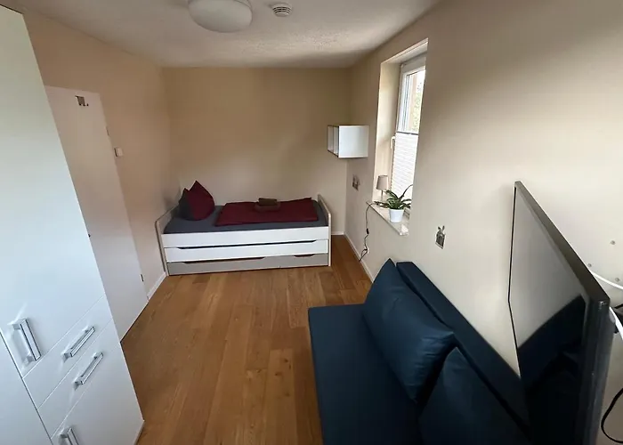 Villa Stadtvilla In 7 Personen 3 Schlafzimmer 2 Bäder Garten Und Terrasse Zentral Gelegen Messe Innenstadt Seen