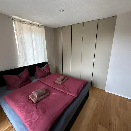 فيلة Stadtvilla In 7 Personen 3 Schlafzimmer 2 Baeder Garten Und Terrasse Zentral Gelegen Messe Innenstadt Seen