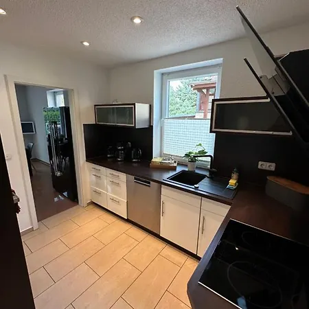 Stadtvilla In 7 Personen 3 Schlafzimmer 2 Baeder Garten Und Terrasse Zentral Gelegen Messe Innenstadt Seen Villa