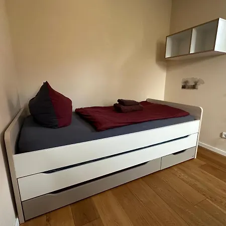 Stadtvilla In 7 Personen 3 Schlafzimmer 2 Baeder Garten Und Terrasse Zentral Gelegen Messe Innenstadt Seen Leipzig