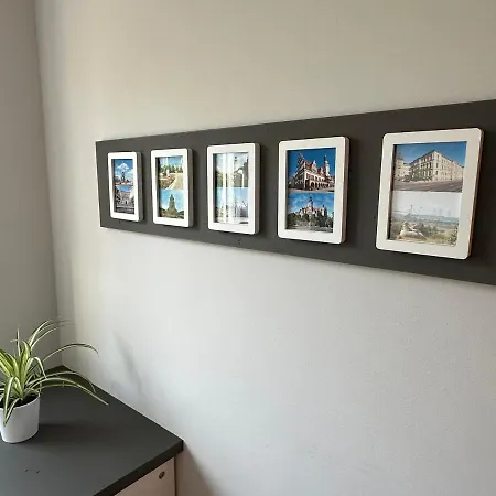 Stadtvilla In 7 Personen 3 Schlafzimmer 2 Baeder Garten Und Terrasse Zentral Gelegen Messe Innenstadt Seen فيلة