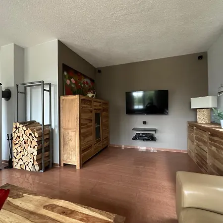 فيلة Stadtvilla In 7 Personen 3 Schlafzimmer 2 Baeder Garten Und Terrasse Zentral Gelegen Messe Innenstadt Seen