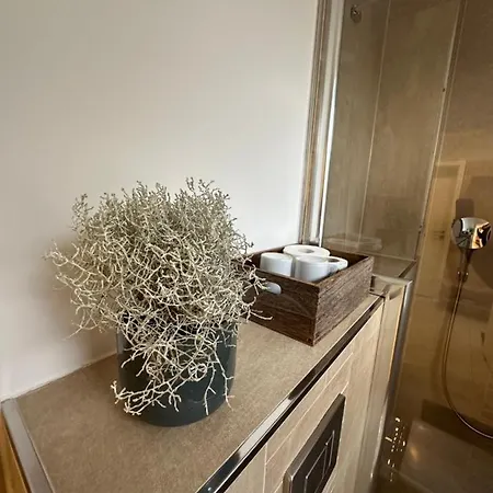 Villa Stadtvilla In 7 Personen 3 Schlafzimmer 2 Baeder Garten Und Terrasse Zentral Gelegen Messe Innenstadt Seen