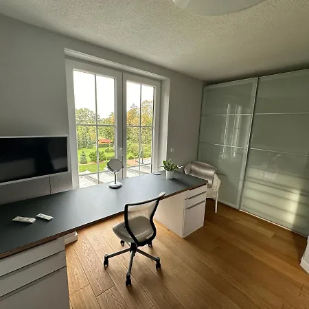 Villa Stadtvilla In 7 Personen 3 Schlafzimmer 2 Baeder Garten Und Terrasse Zentral Gelegen Messe Innenstadt Seen *