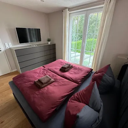 Stadtvilla In 7 Personen 3 Schlafzimmer 2 Baeder Garten Und Terrasse Zentral Gelegen Messe Innenstadt Seen Villa *