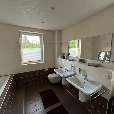 Villa Stadtvilla In 7 Personen 3 Schlafzimmer 2 Baeder Garten Und Terrasse Zentral Gelegen Messe Innenstadt Seen Leipzig