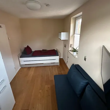 فيلة Stadtvilla In 7 Personen 3 Schlafzimmer 2 Baeder Garten Und Terrasse Zentral Gelegen Messe Innenstadt Seen