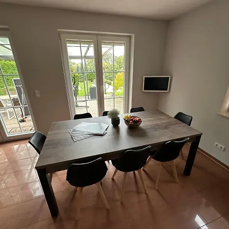 Stadtvilla In 7 Personen 3 Schlafzimmer 2 Baeder Garten Und Terrasse Zentral Gelegen Messe Innenstadt Seen * Leipzig